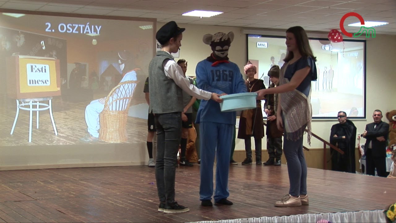 Farsangi műsor Csólyospáloson 8. osztály
