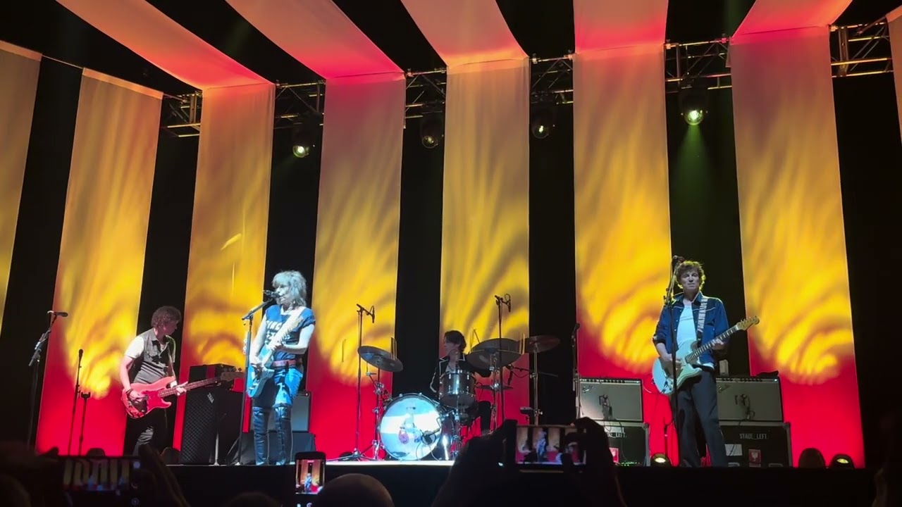 Back On The Chain Gang    The Pretenders 2025 Mexico City