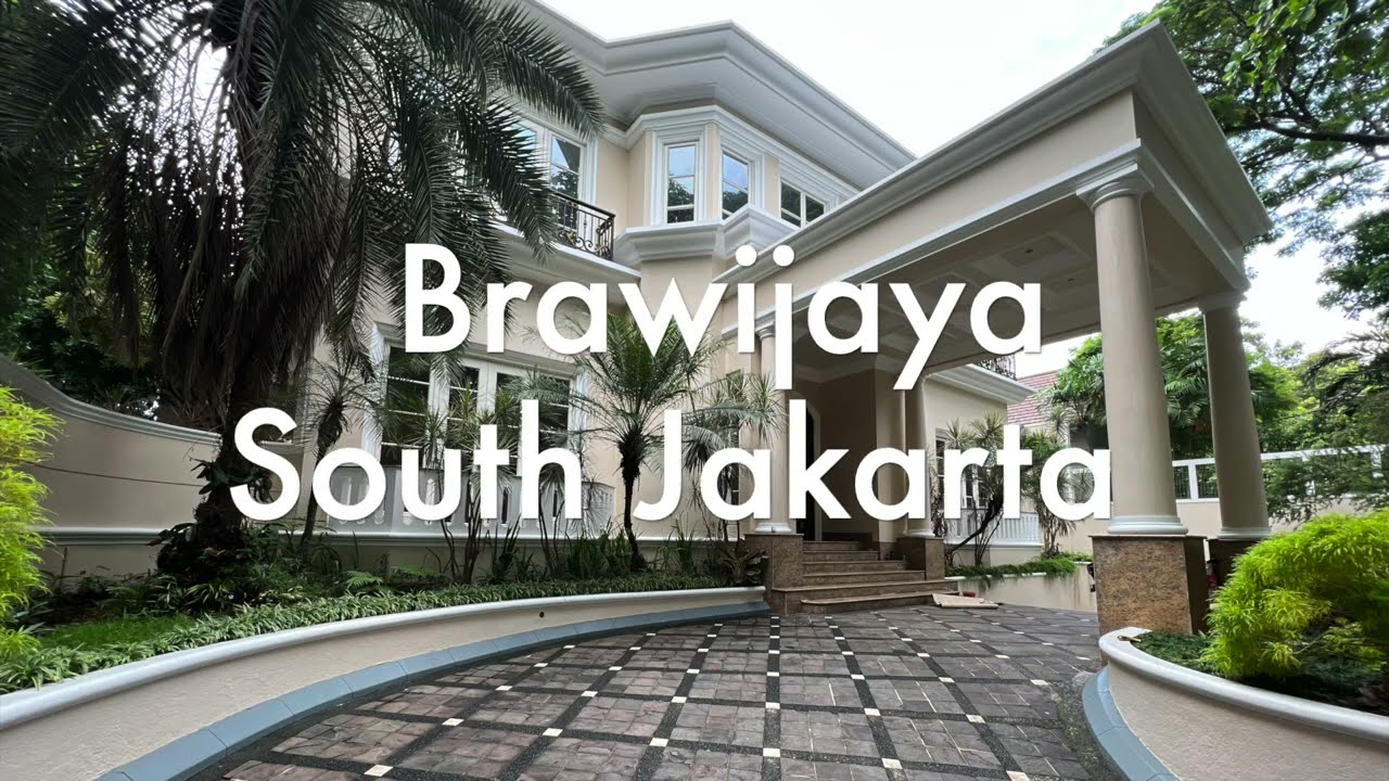 Beautiful house with Library room in Brawijaya for RENT