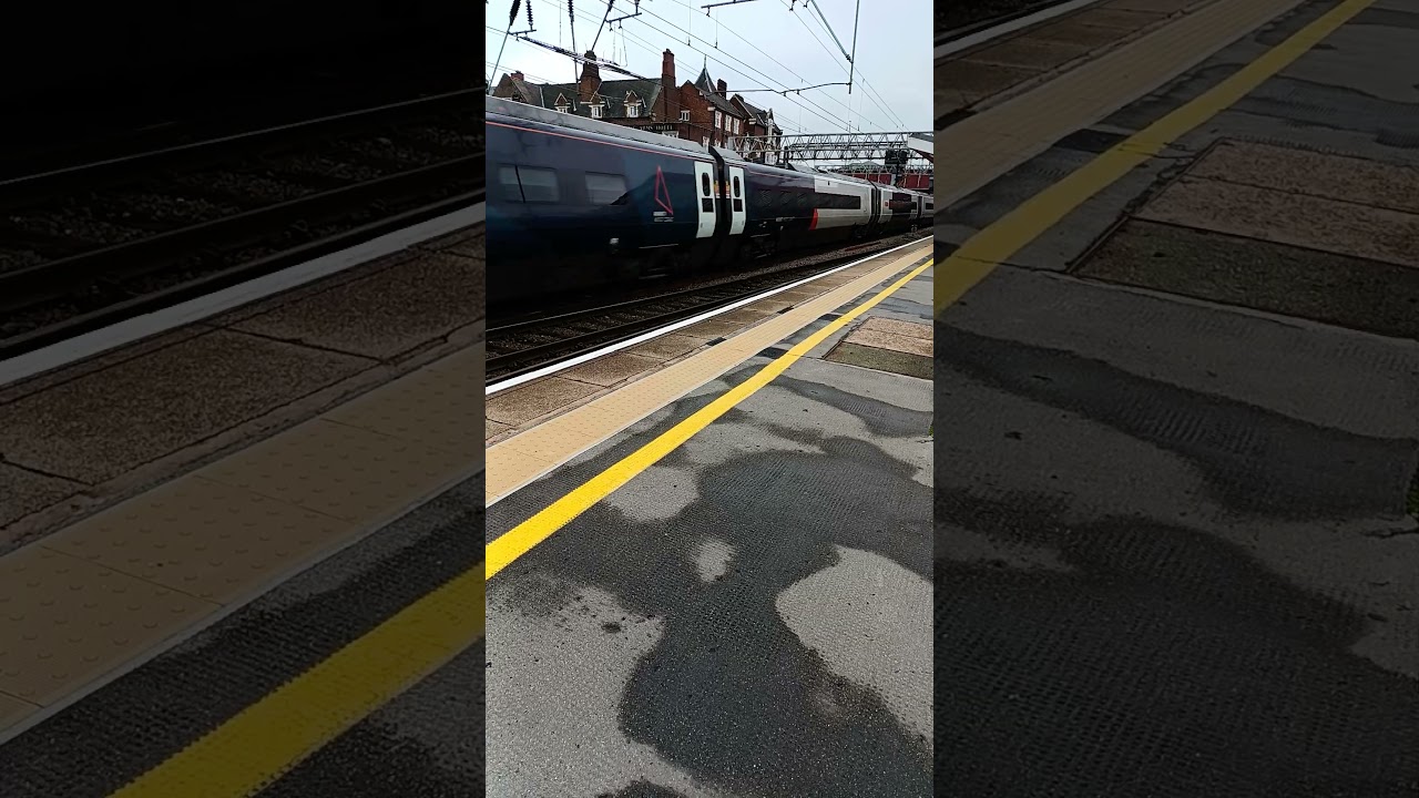 Avanti WestCoast 390117 passing Crewe 16/9/24