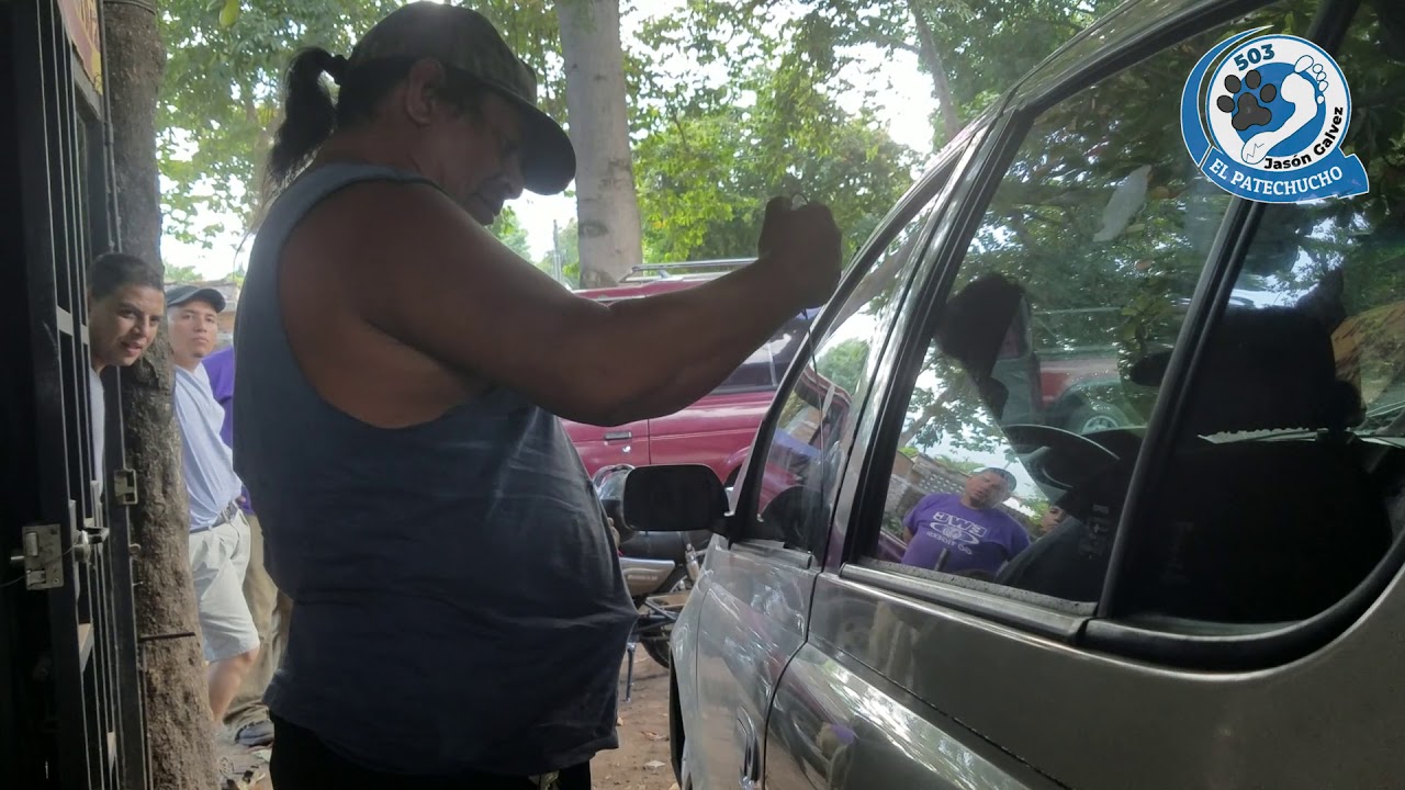 como abrir la puerta del carro cuando las llaves te quedan a dentro cerrajero profesional