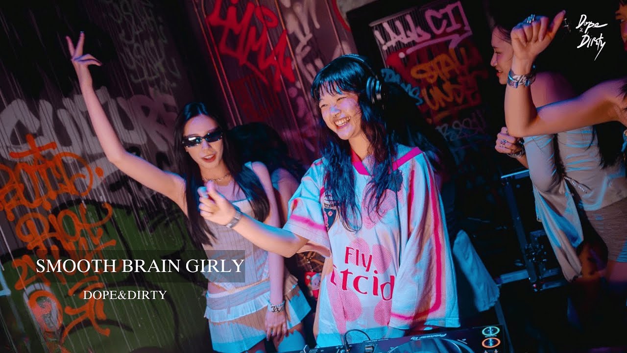 SMOOTH BRAIN GIRLY I LIVE SET AT DOPE&DIRTY BANGKOK