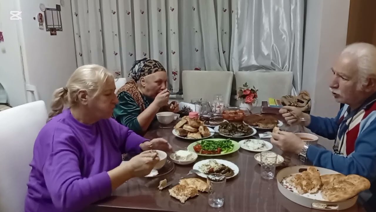 DÜNÜRÜMÜN EVİNDE İFTARDAYIM. 