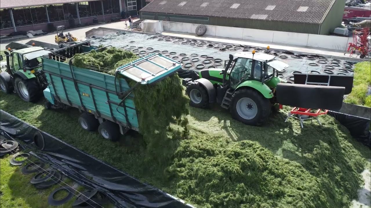 Eerste snee gras inkuilen 4K | Grass ensiling first cut | Grass Silage | Deutz Fahr |