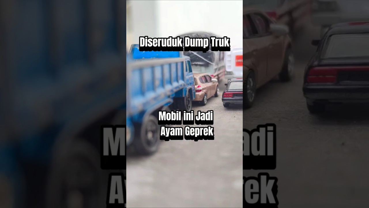 Mobil Ini Diseruduk Dump Truk Saat Macet Hingga Tergencet Kayak Ayam Geprek