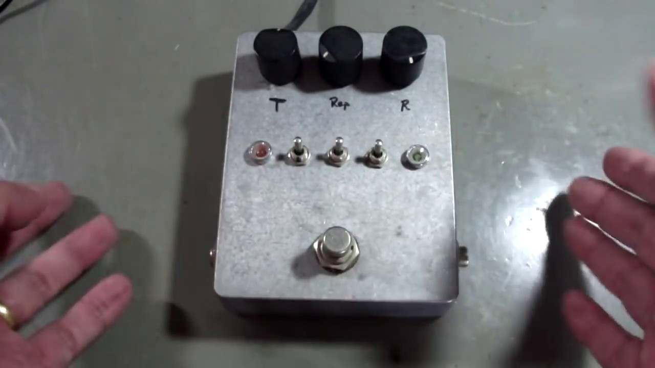 Pedal de delay para guitarra com microcontrolador (demonstração e por dentro)