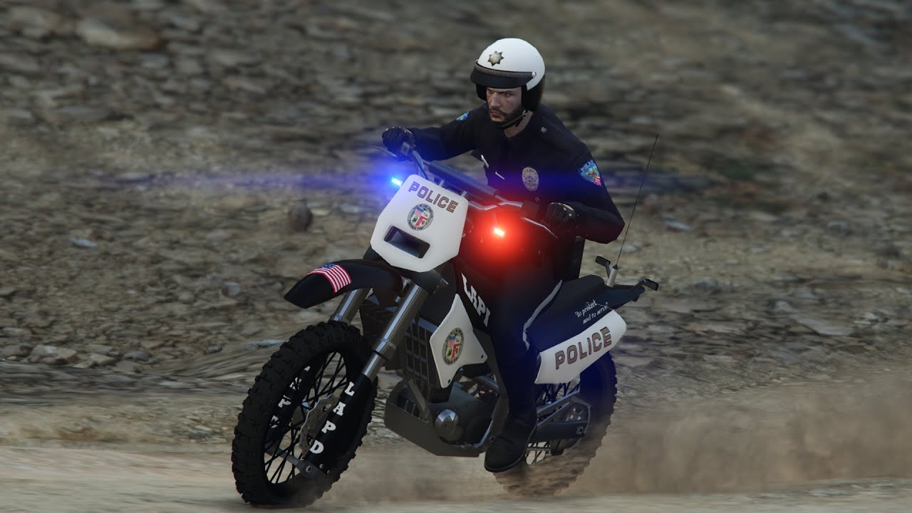 GTA 5 POLICIA | EN MOTOCROSS Y FINAL DE PELÍCULA ÉPICO | TheAxelGamer