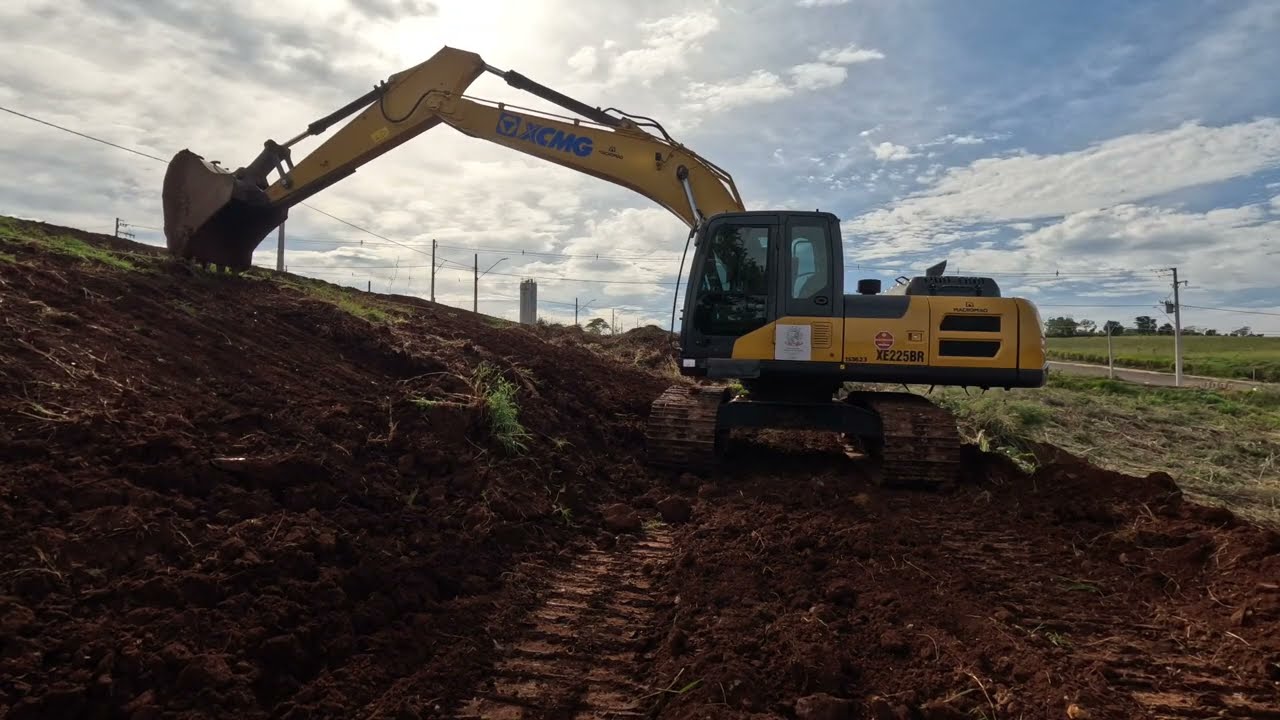 Continuando no acabamento de talude tombando bancada