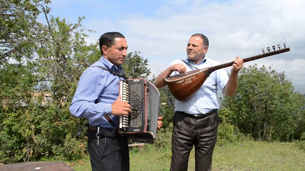 Asiq Sovqat ve Rafiq daskesenli  ƏMİRVAR KƏNDİ YASTI QAYA