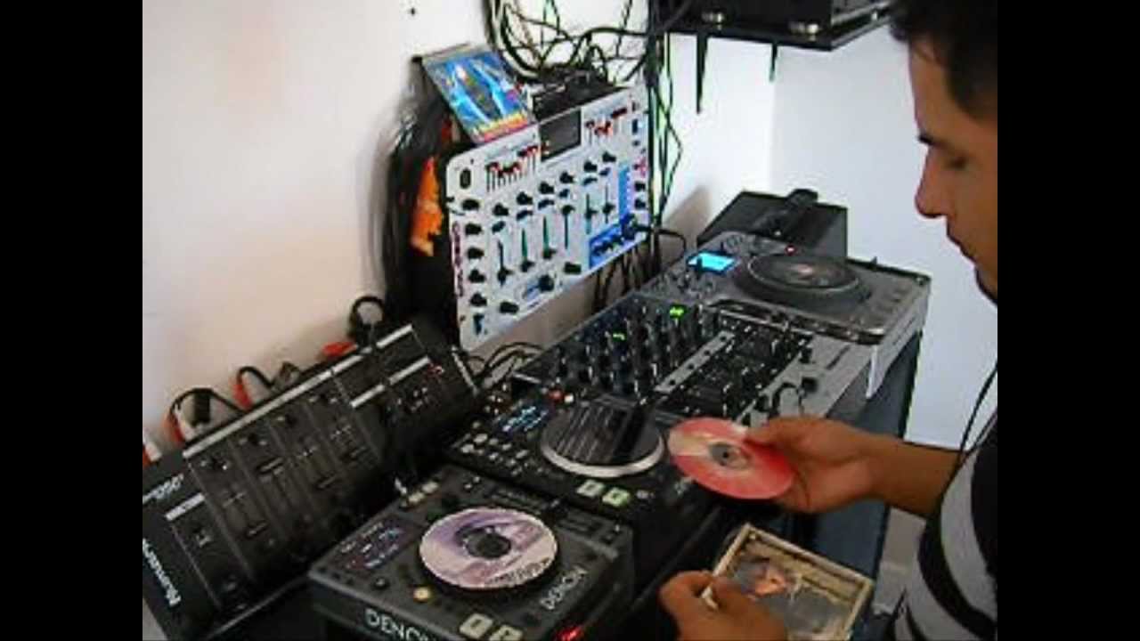 HARDHOUSE UNDERGROUND MIXED BY CARLOS MONTIEL