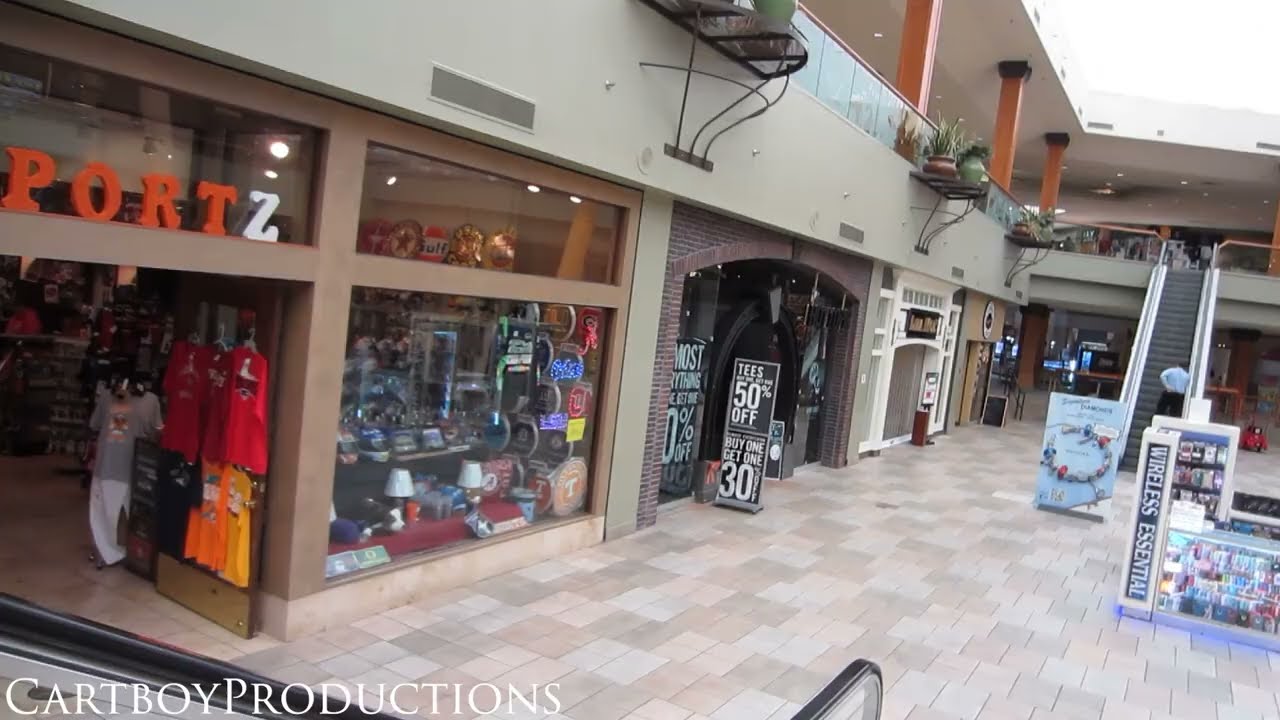 East Towne Mall (Knoxville, TN) (02-01-2017)