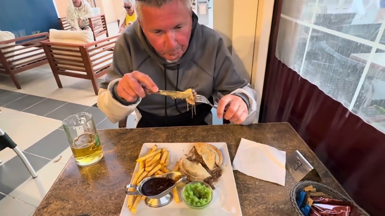 Fuerteventura, Caleta de fuste, Pie, chips, Peas and gravy from British Corner #food