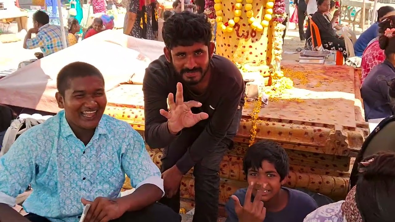 పండుగ మైదానంలో ఆటపాటలు & టాటూలు | ఉత్సవ సందడి - Playing & Tattoos at Festival Ground & Fun, Games
