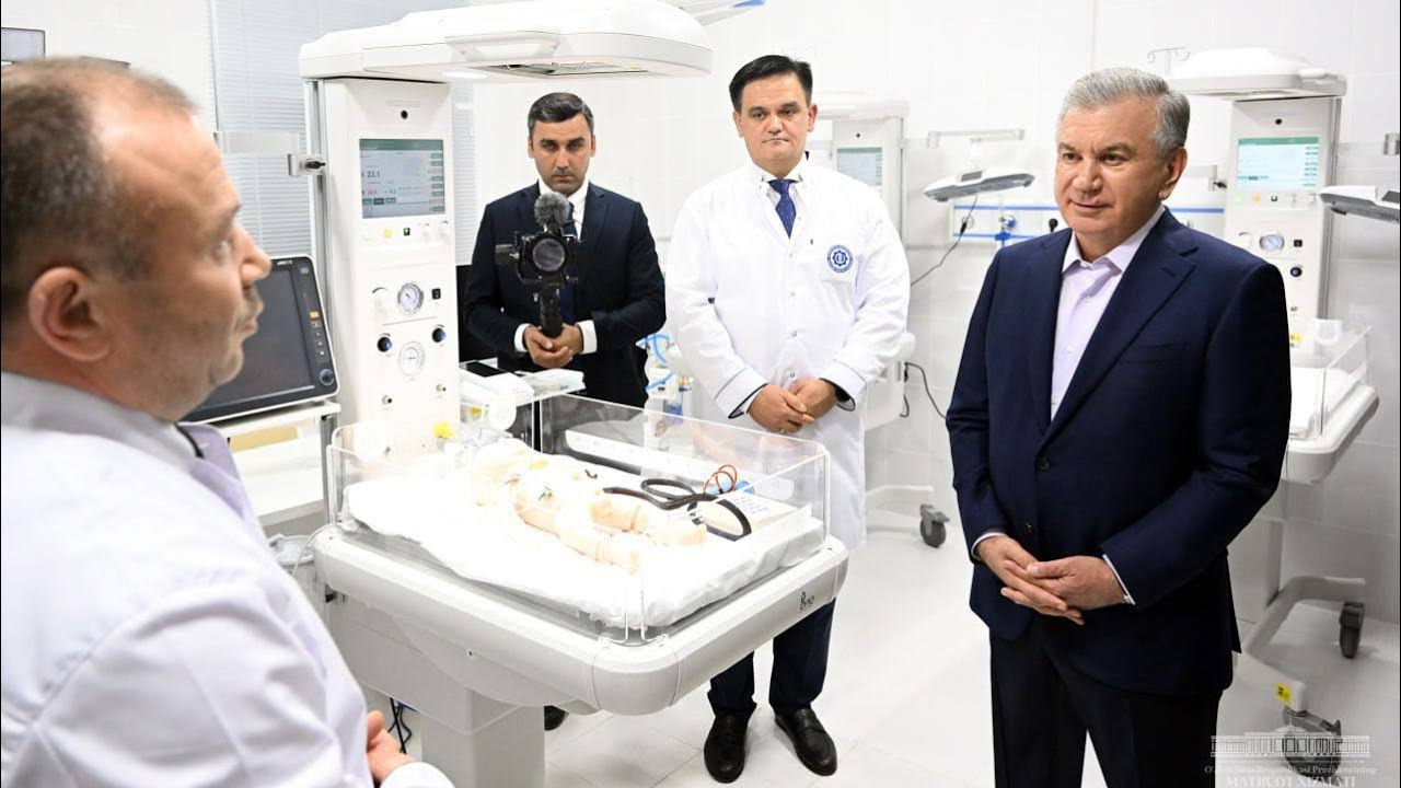 Prezident Qarshida qurilgan Ona va bola salomatligi ilmiy-amaliy tibbiyot markaziga tashrif buyurdi