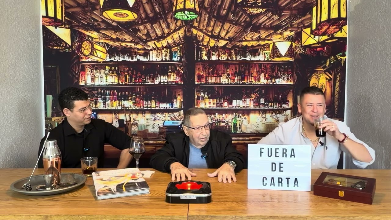 El maestro cantinero Gonzalo del famoso bar floridita 