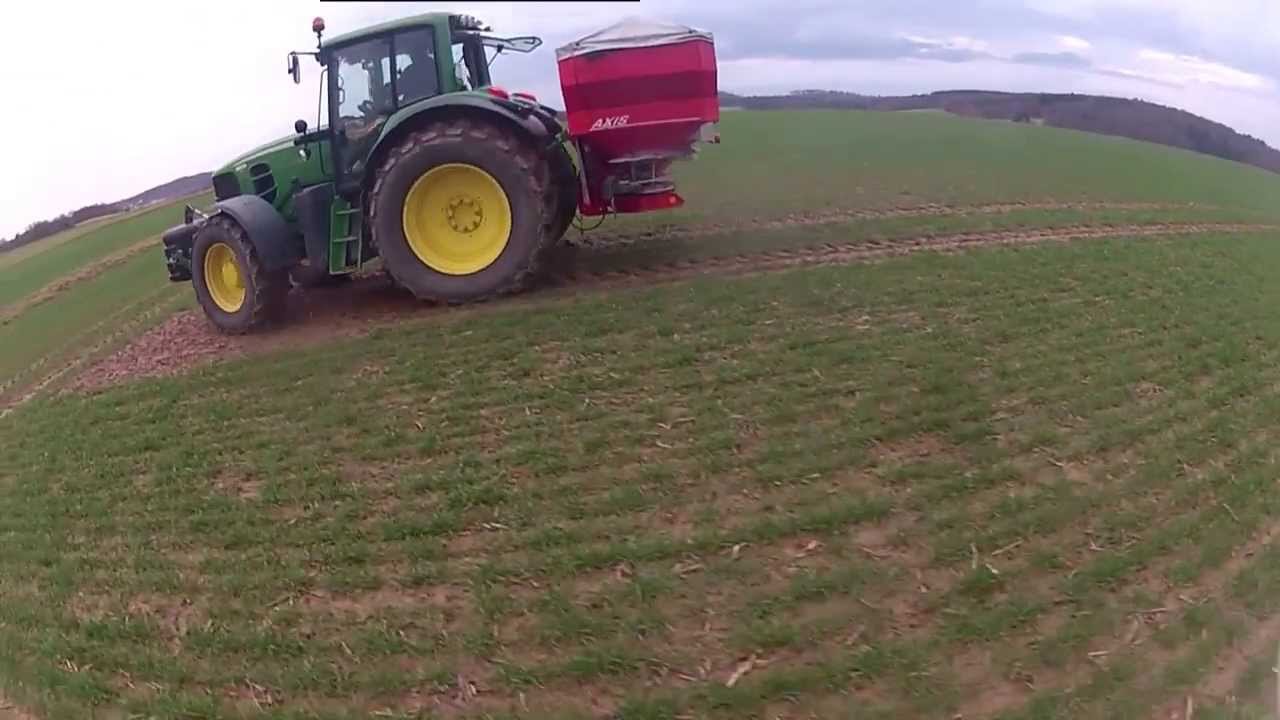 Dünger streuen 2014 mit John Deere 6930 Premium mit Rauch Axis 30.1 & Massey ferguson 5455