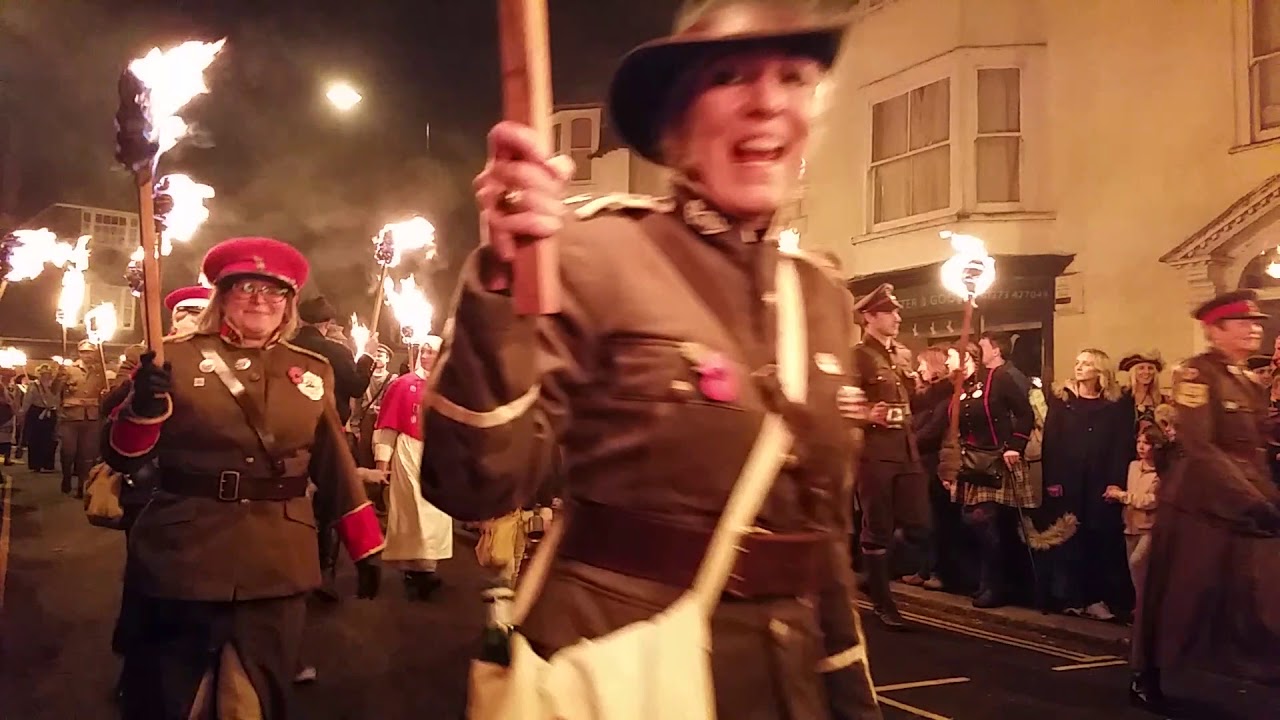Cliffe Bonfire Society - BONFIRE 2018 - 1st Procession