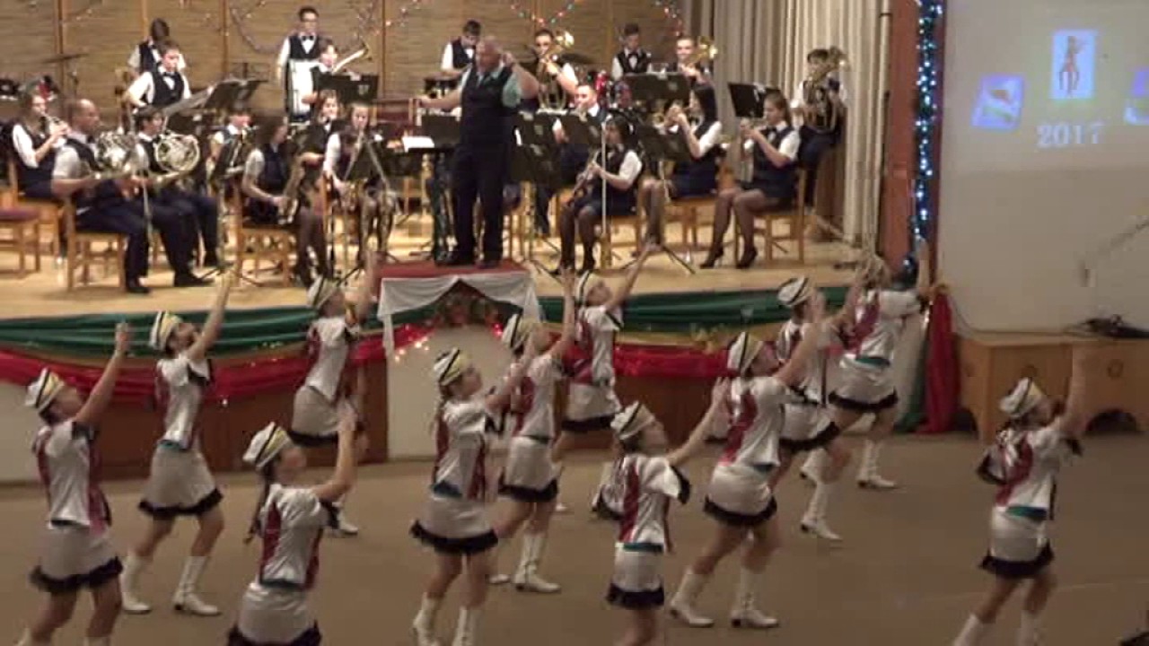 Csorvás Város Fúvószenekara és Majorette csoportja - Szécsi Pál: Egy szál harangvirág 2016.12.26.