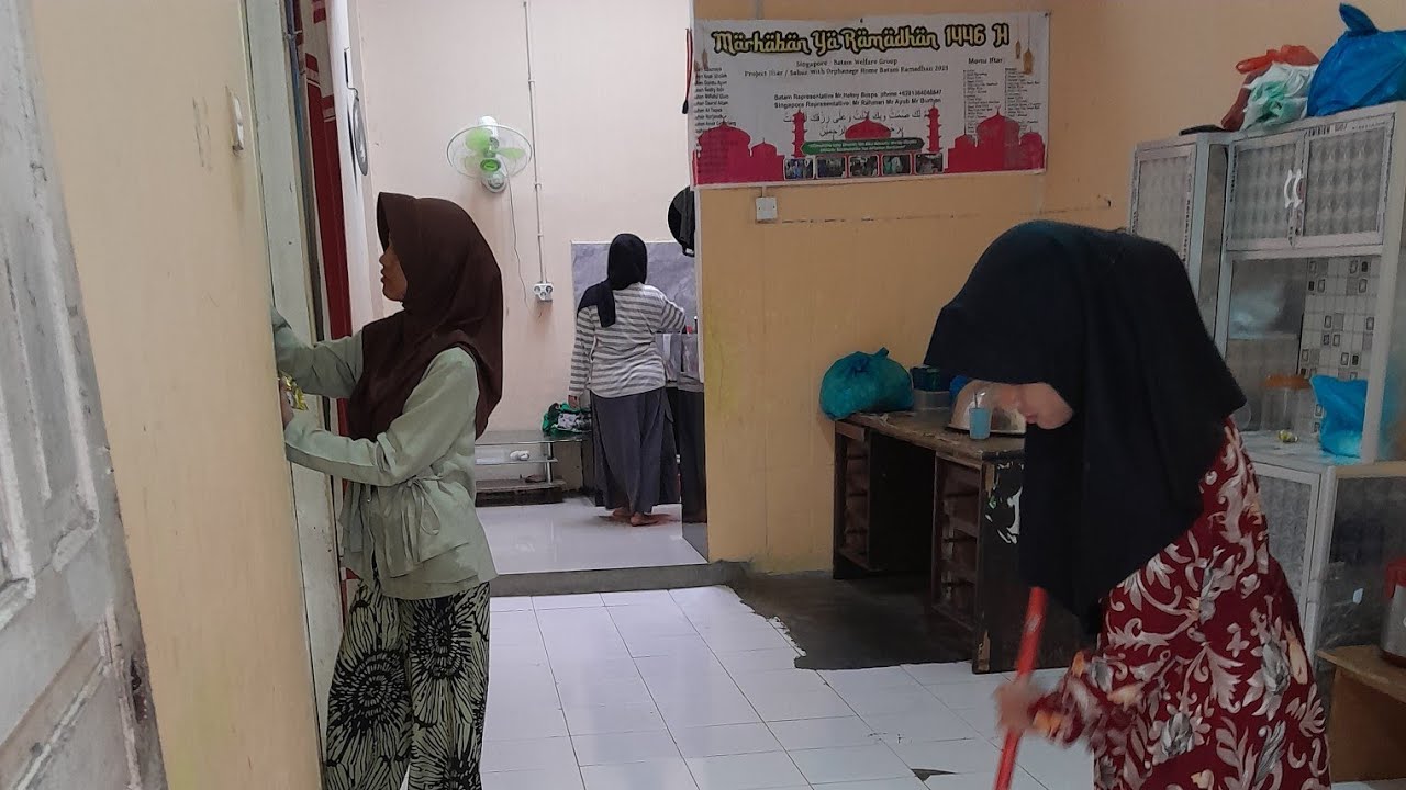 Kebersamaan Anak Panti di Dapur: Sayur Kol, Wortel, dan Telur Goreng