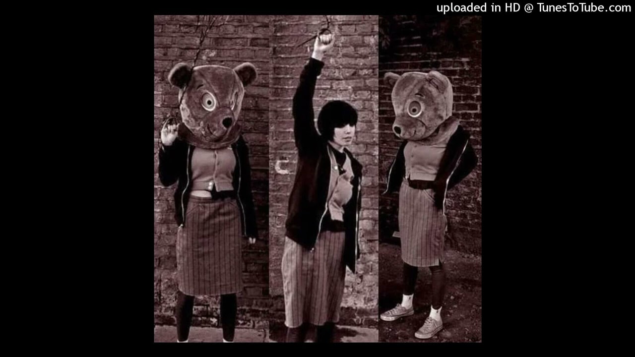 Crystal Castles - Mute