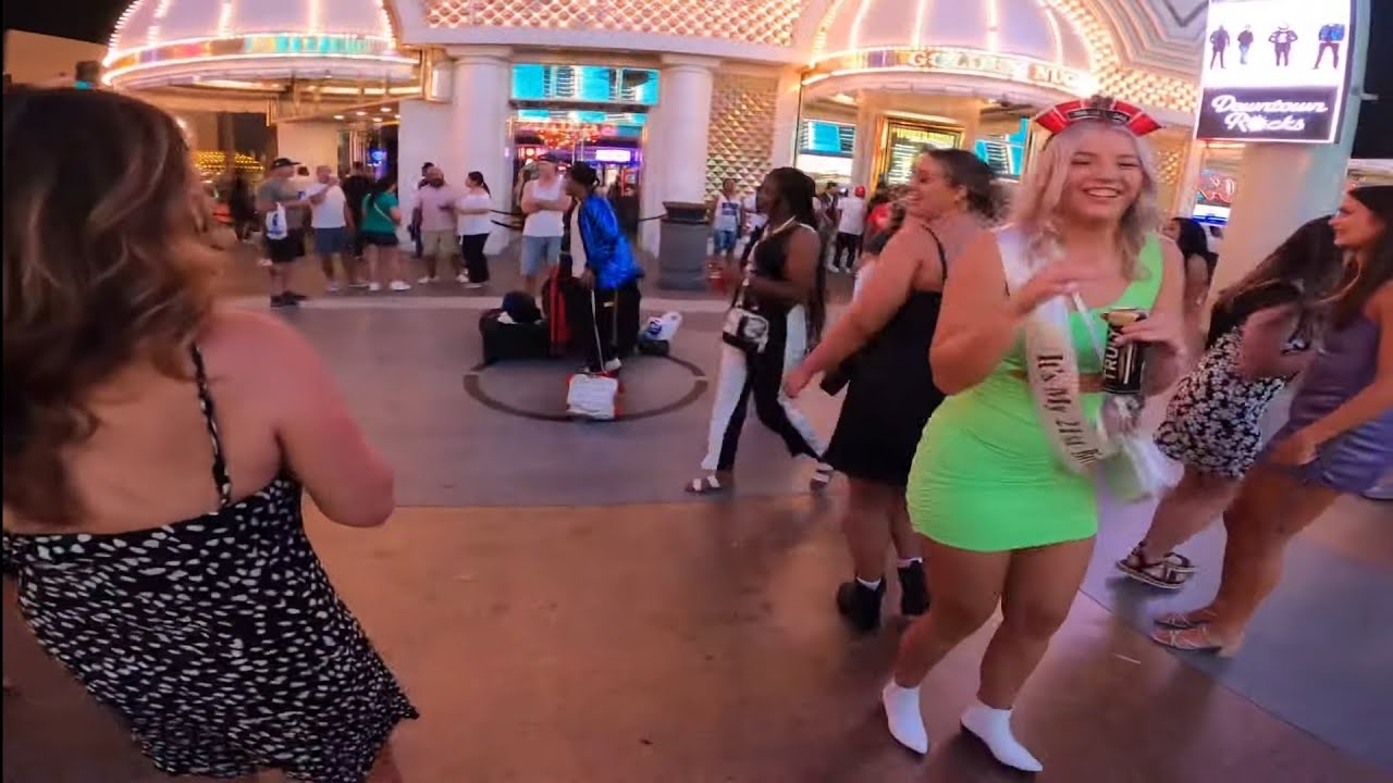 Philly Freestyle Rapper J23 Downtown Fremont Street crowd Las Vegas 2021 #thekingofbakersfield #tkob