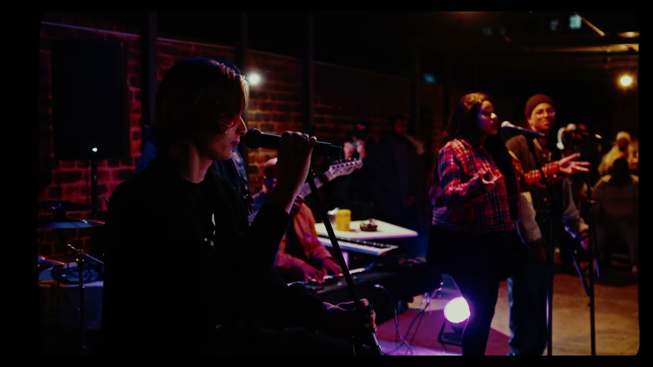 Archi performing 