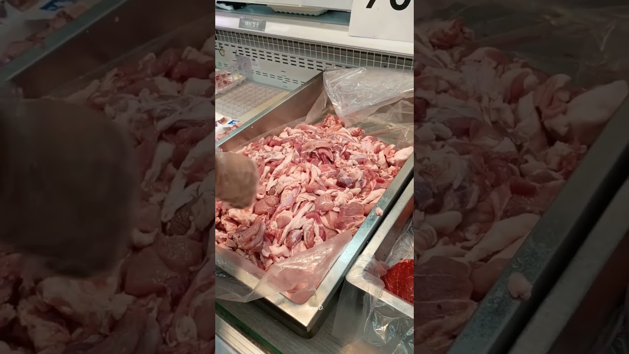 buying pork meat #shorts #pork #grocery #korea #asmr #satisfyingvideo #viral #inoued