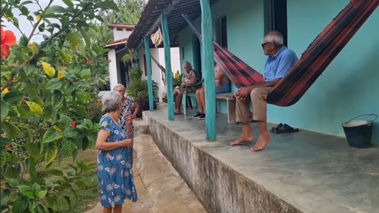 LEVEI TIA DÔ PARA CASA DE TIA MARIA + ERA PARA LEVAR A GATINHA HOJE  MAIS INFELIZMENTE NÃO DEU.