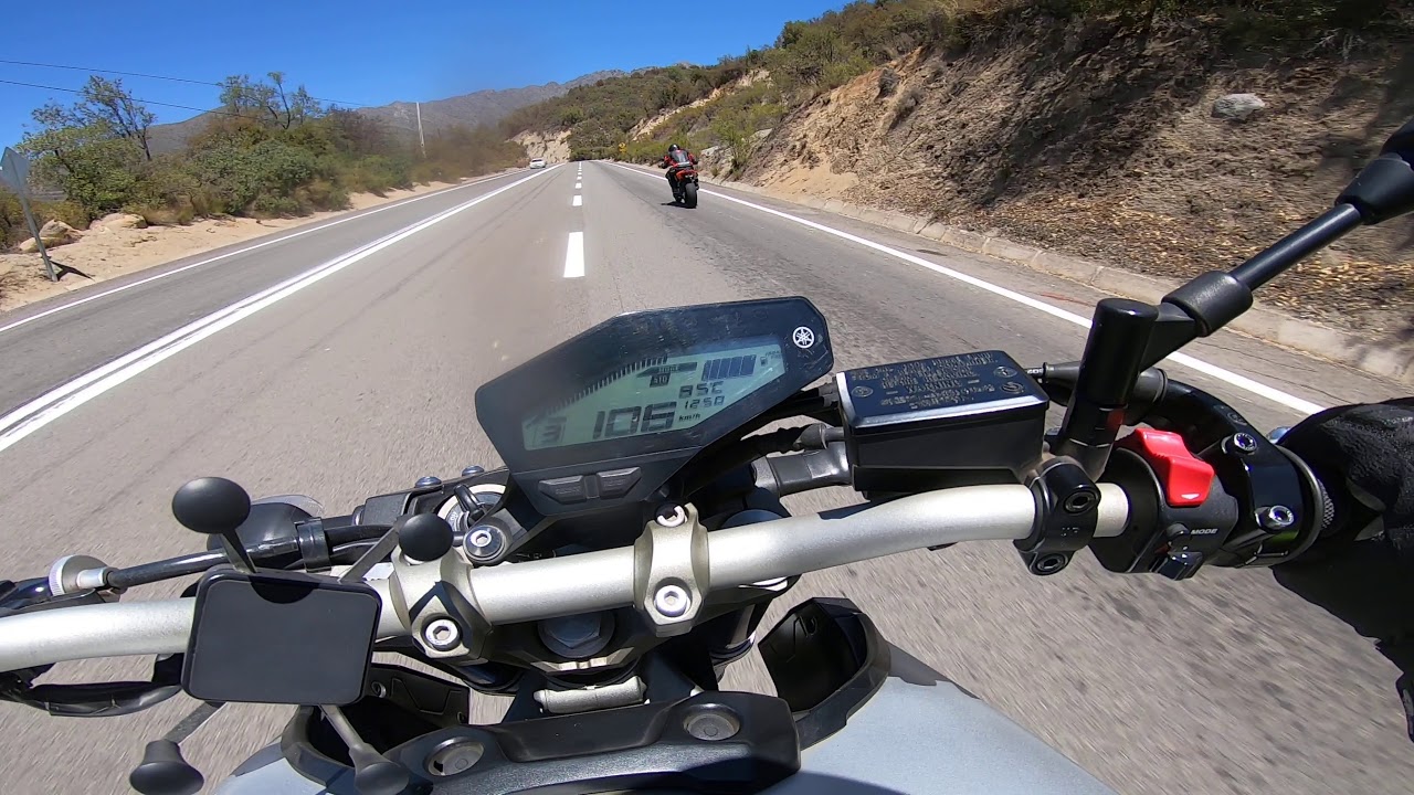 yamaha mt 09 vs mv agusta brutale 910 la dormida