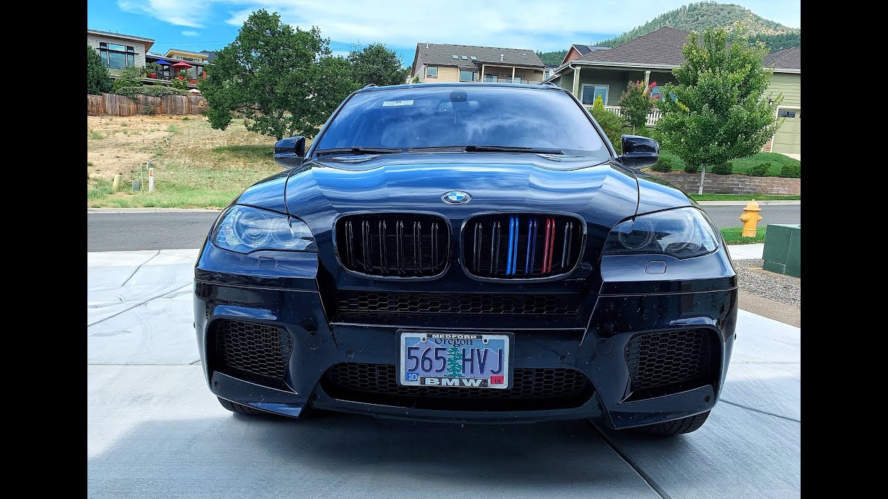 How to replace BMW front grille in 5 minutes! No tools needed!!!
