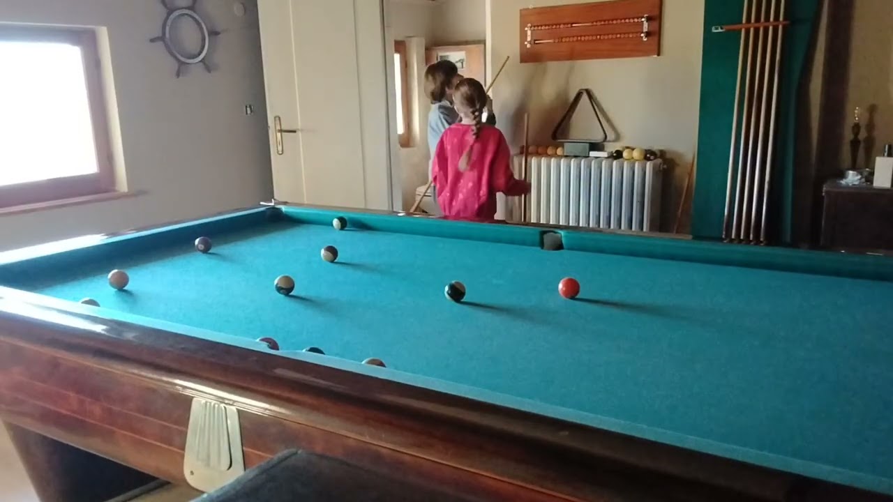 Giochiamo al nostro mega biliardo🎱🎱🎱!!!