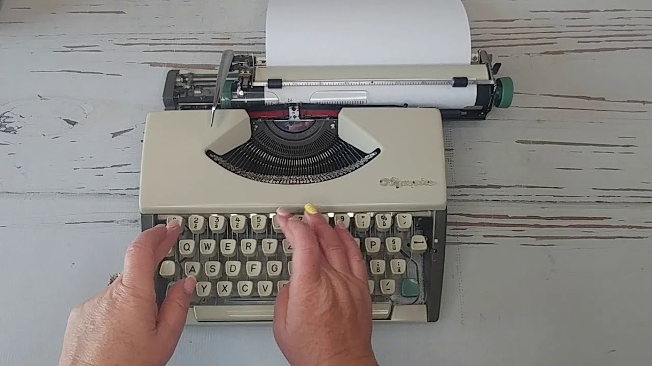 1963 Olympia SF Deluxe Traveller Typewriter | Typewriter Tutorial