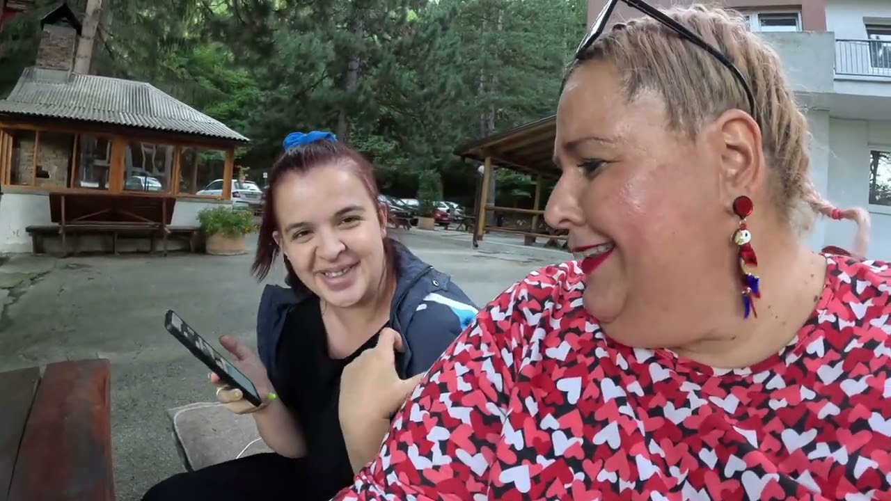 Cuke nas napale, a tetka ništa