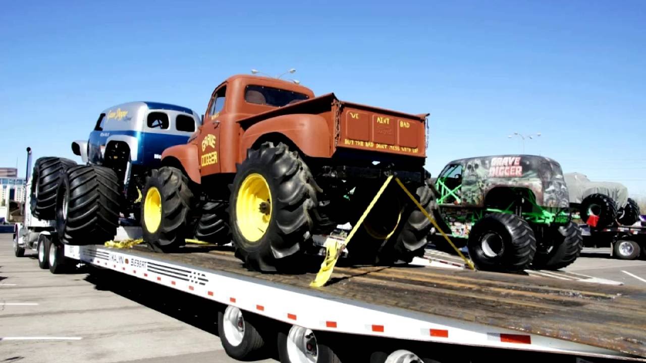 Grave Digger 30th Anniversary 3D Trucks Las Vegas Parade