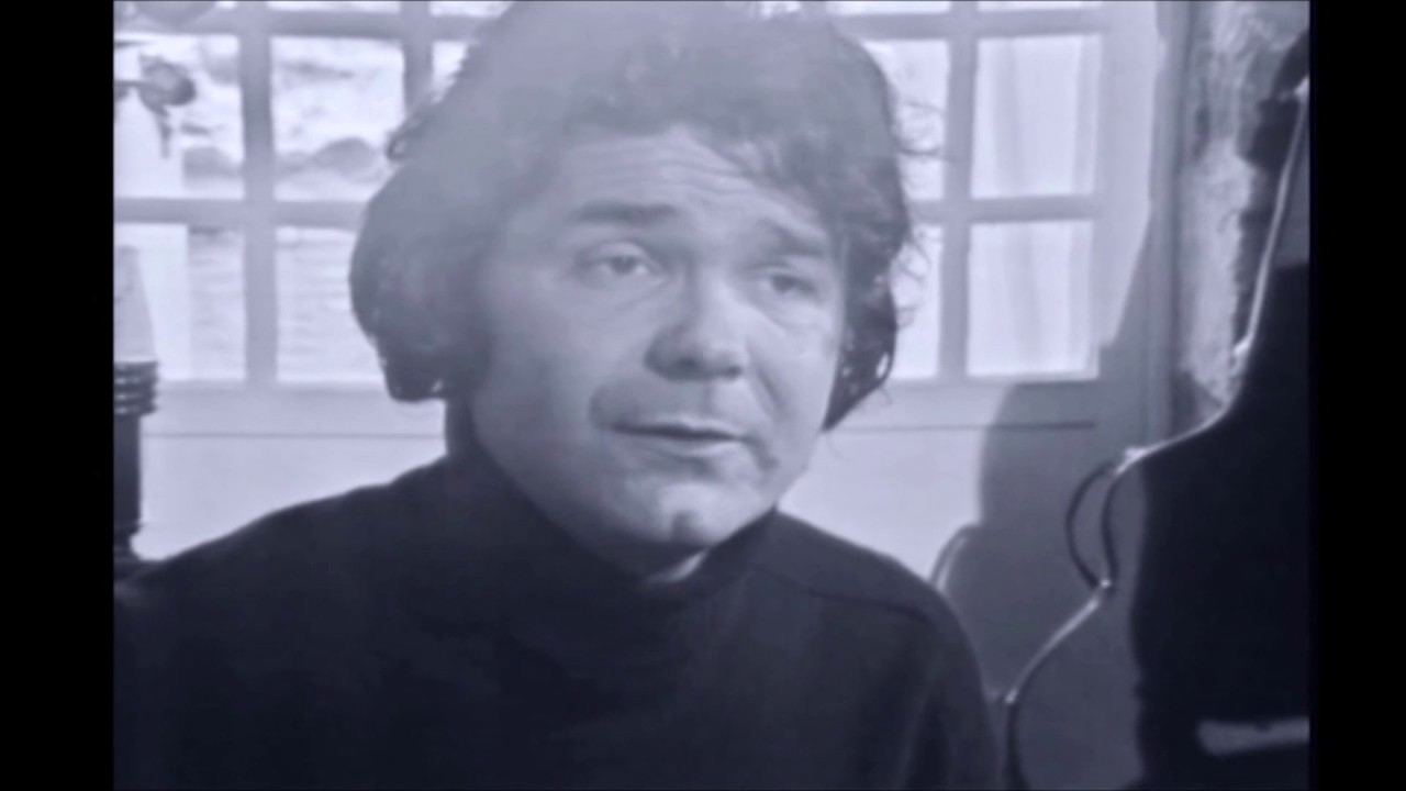 Pierre Perret - La porte de ta douche est restée entr'ouverte (Extrait Émission 