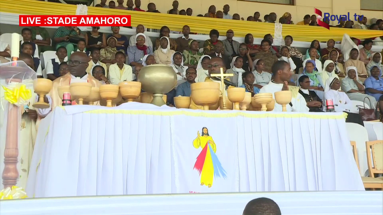 ISENGESHO na  Padiri Ubald Kuri  STADE AMAHORO
