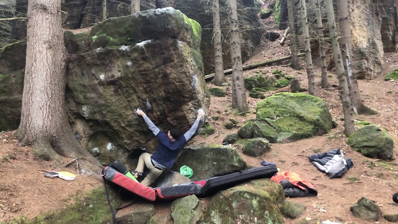 Bahratal - Sektor Kleine Bastei - Block Yogi - Boulder Yogi 7a+