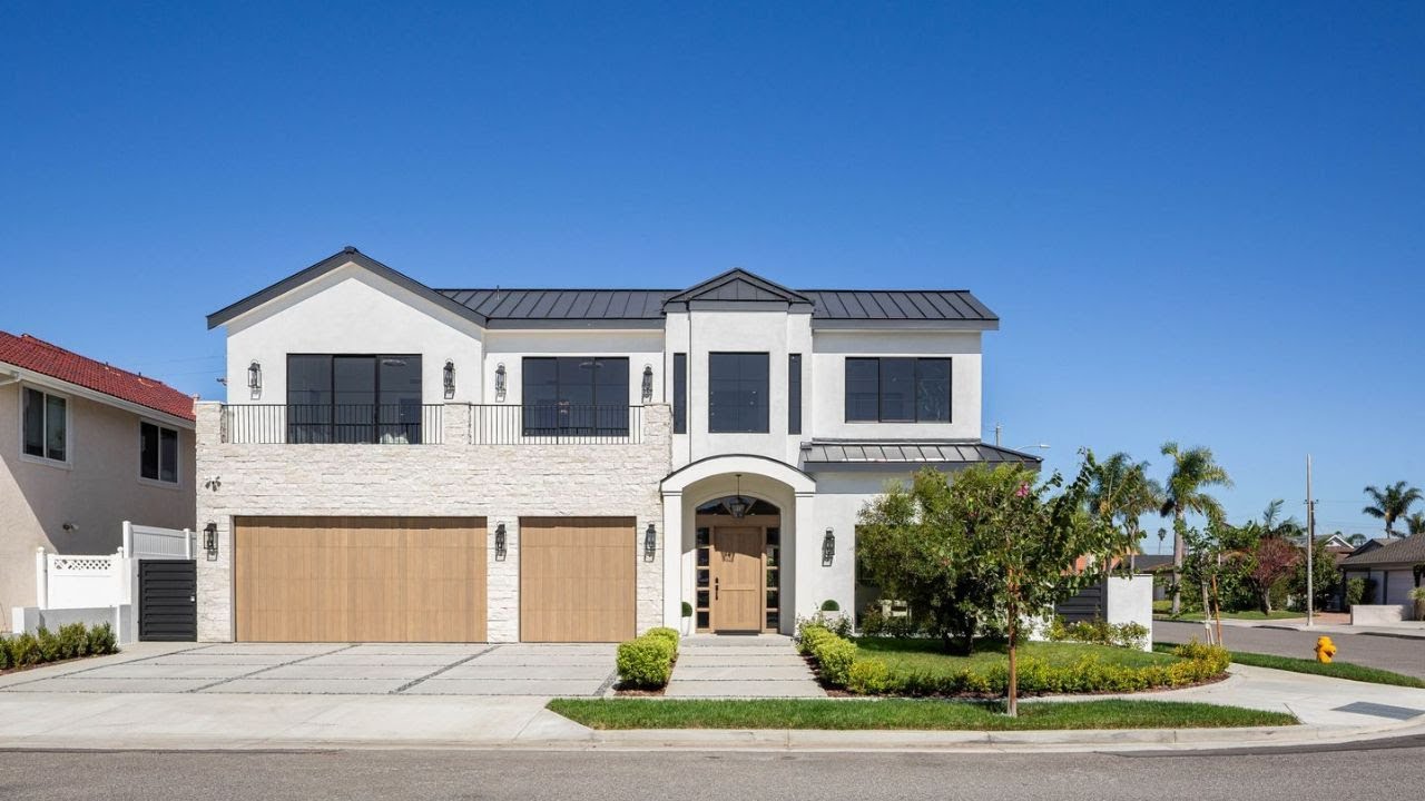 9121 Christine Dr, Huntington Beach, CA 92646