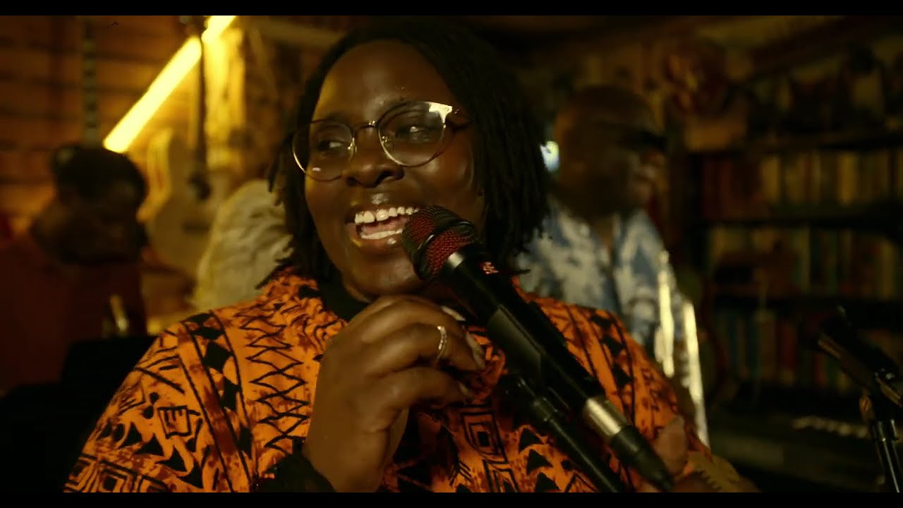 Sinzia (Nameless) Live Performance - Mackinlay & Friends - Geco Cafe
