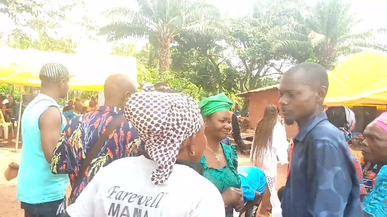 EGBUDU AKAH PEOPLE DANCE TO DON KENNEDY LIVE IN EGBUDU AKAH PLEASE WATCH SUBSCRIBE BOOK LIKE COMMENT