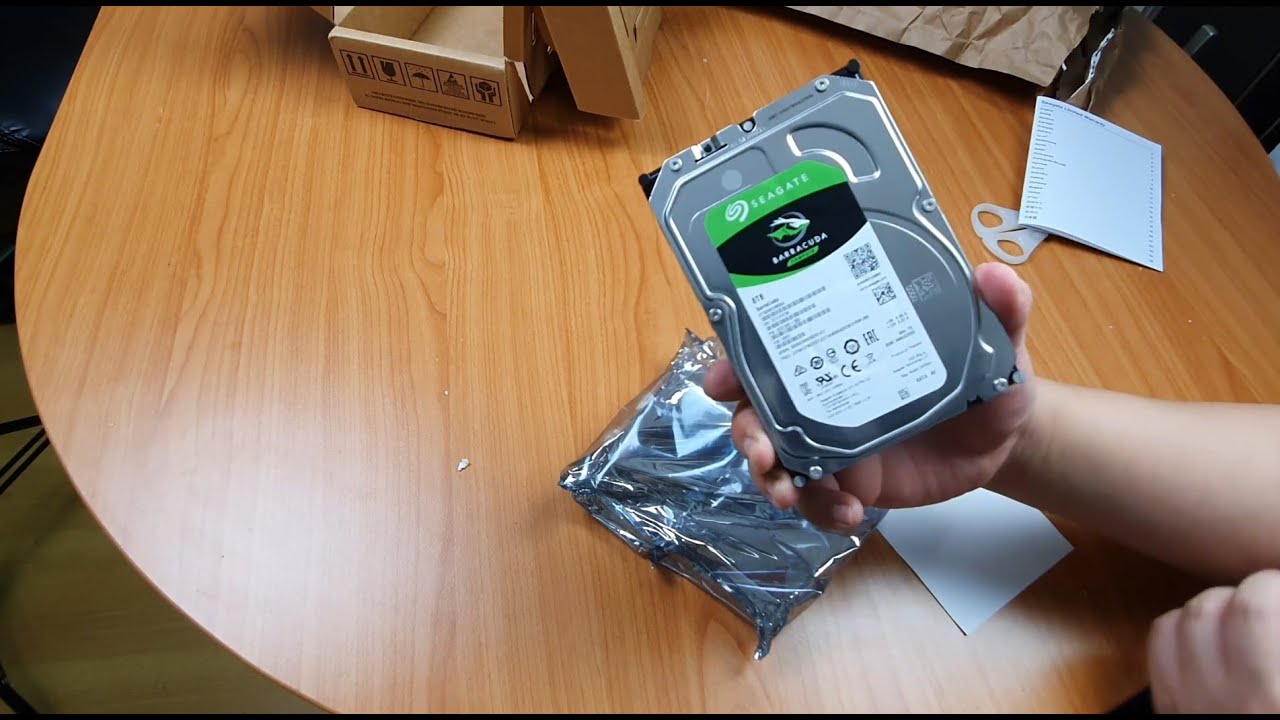 Jak zainstalować OGROMNY wewnętrzny dysk twardy Seagate Barracuda 8TB (175 USD)
