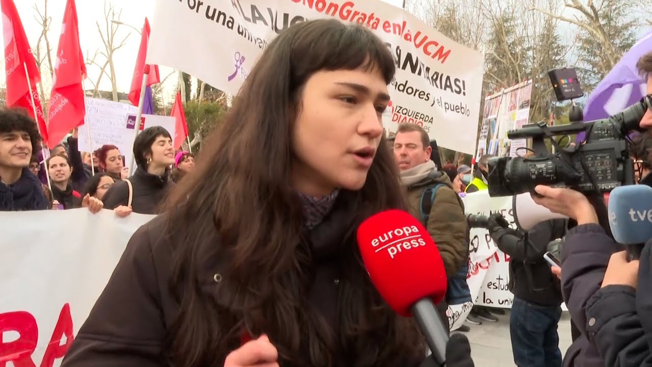 Manifestantes claman contra el reconocimiento 