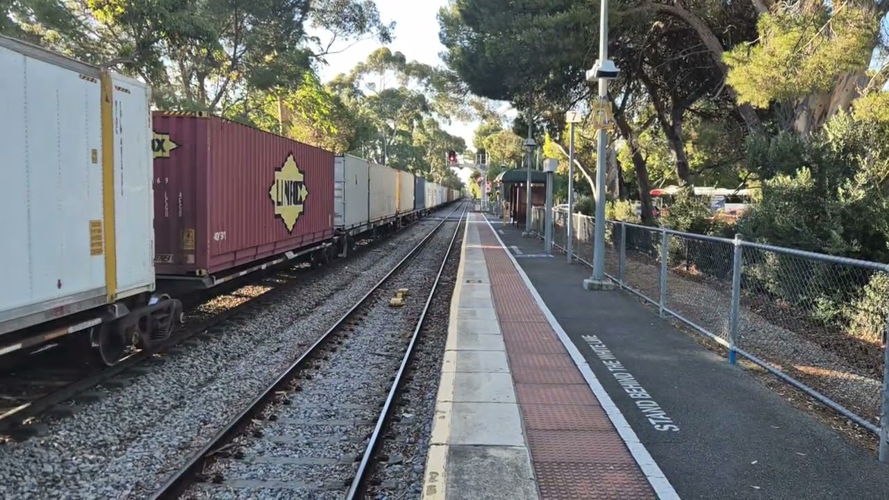 3AM5 With 2 NRS (NR46 and NR109) Pacific National at Unley Park on a hot night 10/2/26.