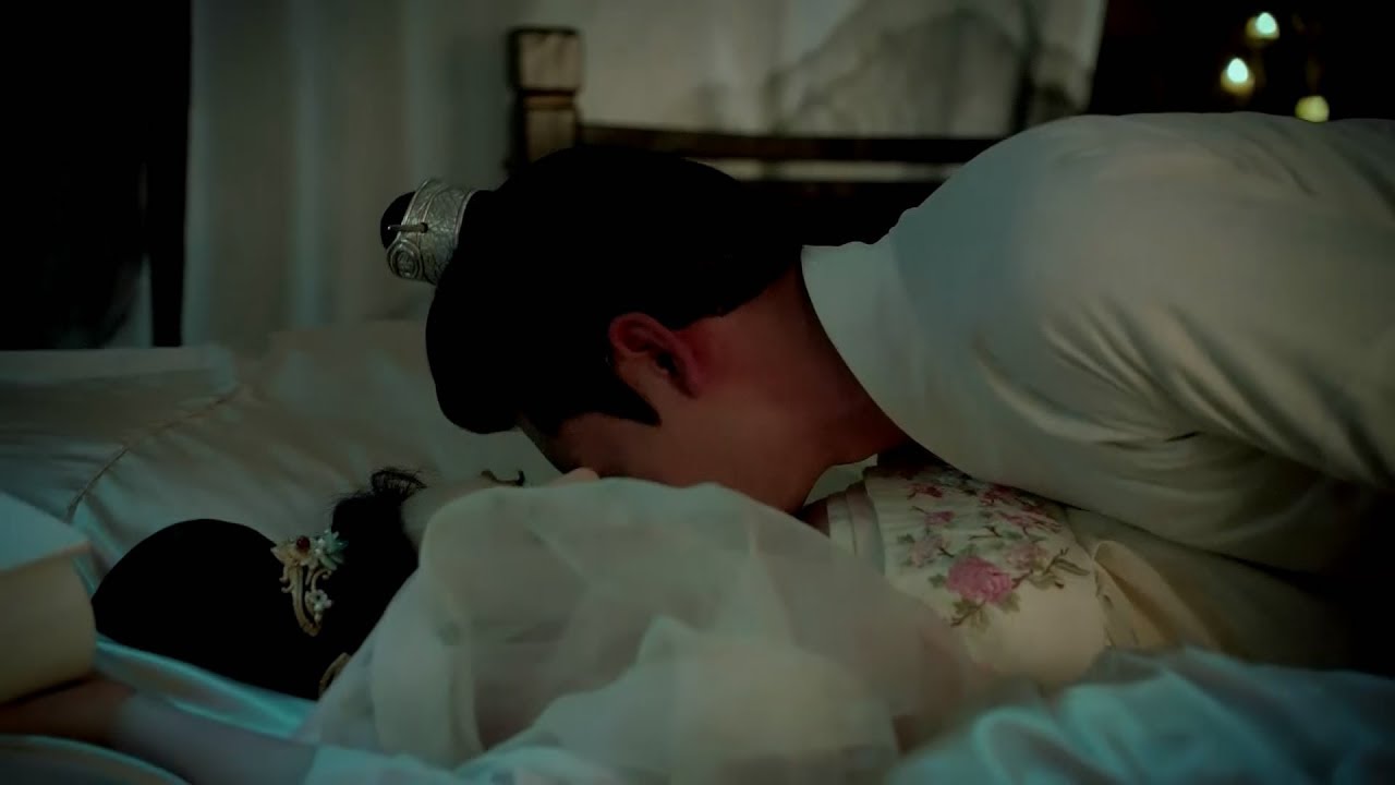 霸道太子被长辈下春药，饥渴难耐半夜自己爬到了太子妃的身上..... 😋 chinese drama