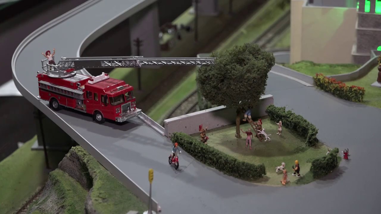 Model Train layout built using HO scale size 4´x6´ layout