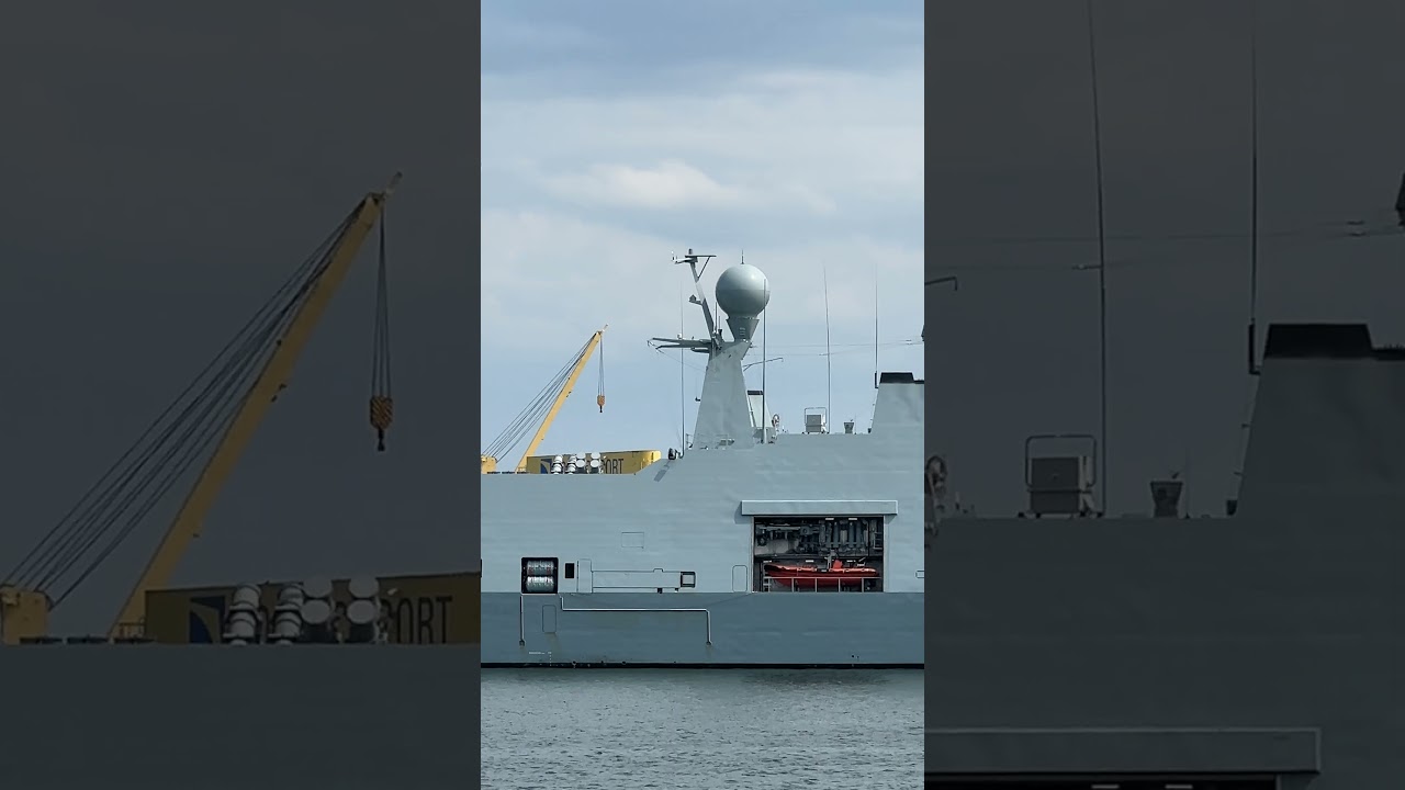 D&auml;nische Fregatte HDMS ABSALON (F 341) in Rostock 4.6.2025