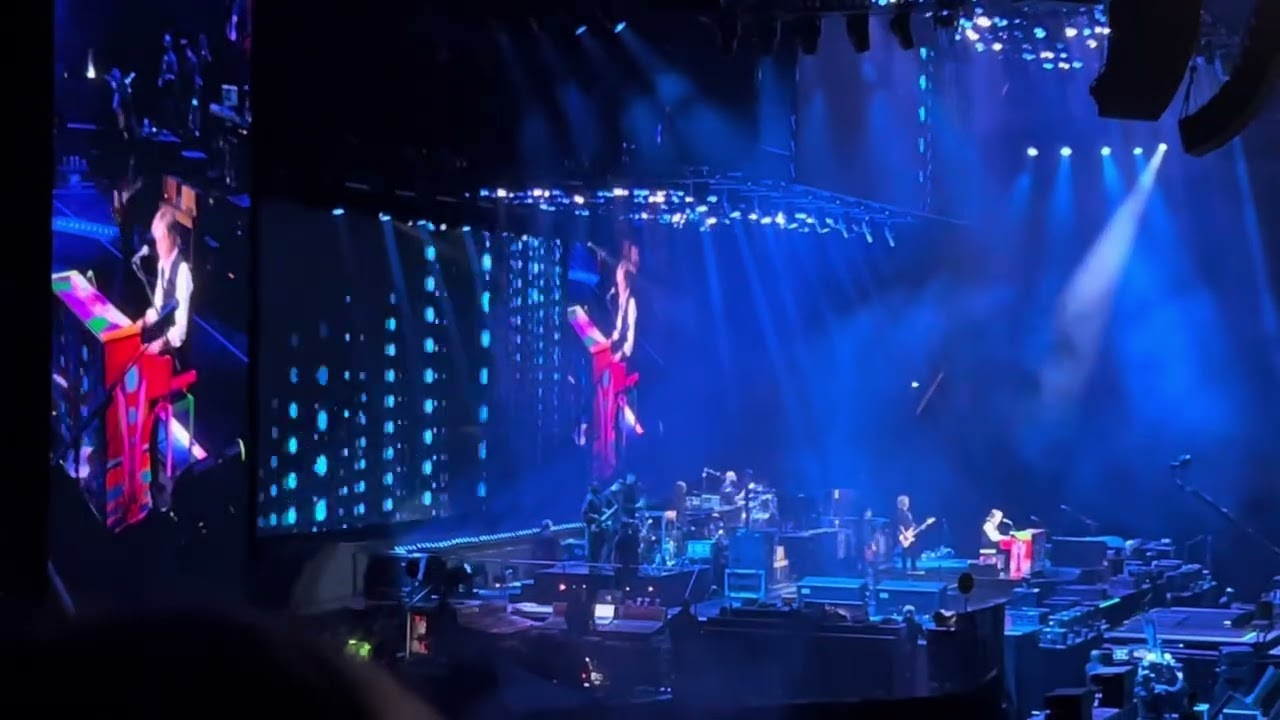 Now and Then / Lady Madonna - Paul McCartney live at Défense Arena, Nanterre, Paris, 4/12/2024