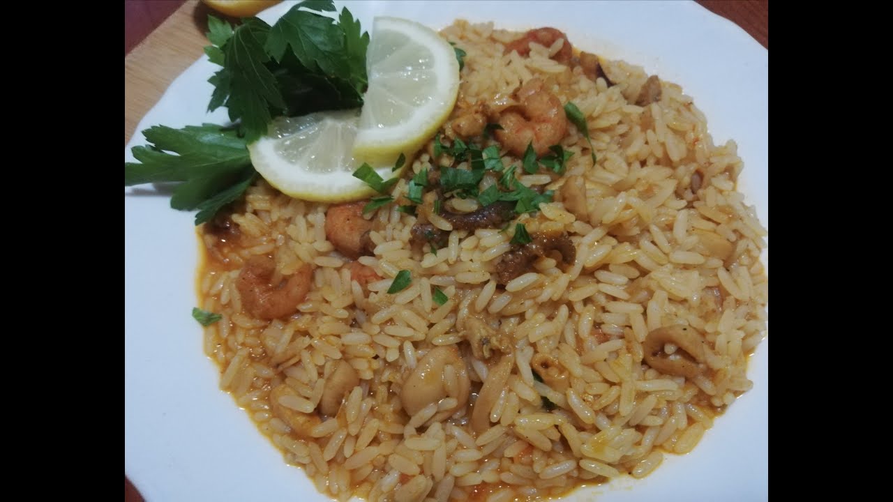 أرز بفواكه البحر و لا ألذ 😋😋😋😋