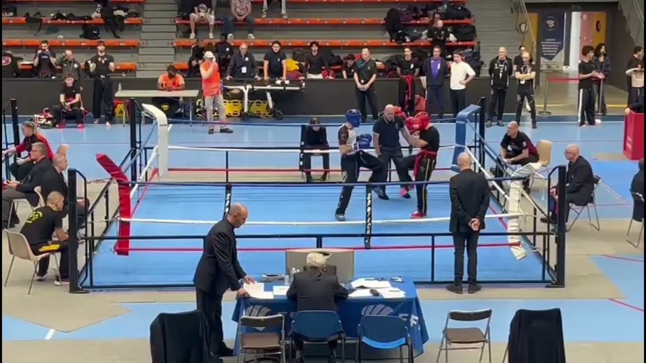 Mon 1er Combat pied poing - Victoire TKO - 76kg Coupe de france Karaté Contact 2025 -