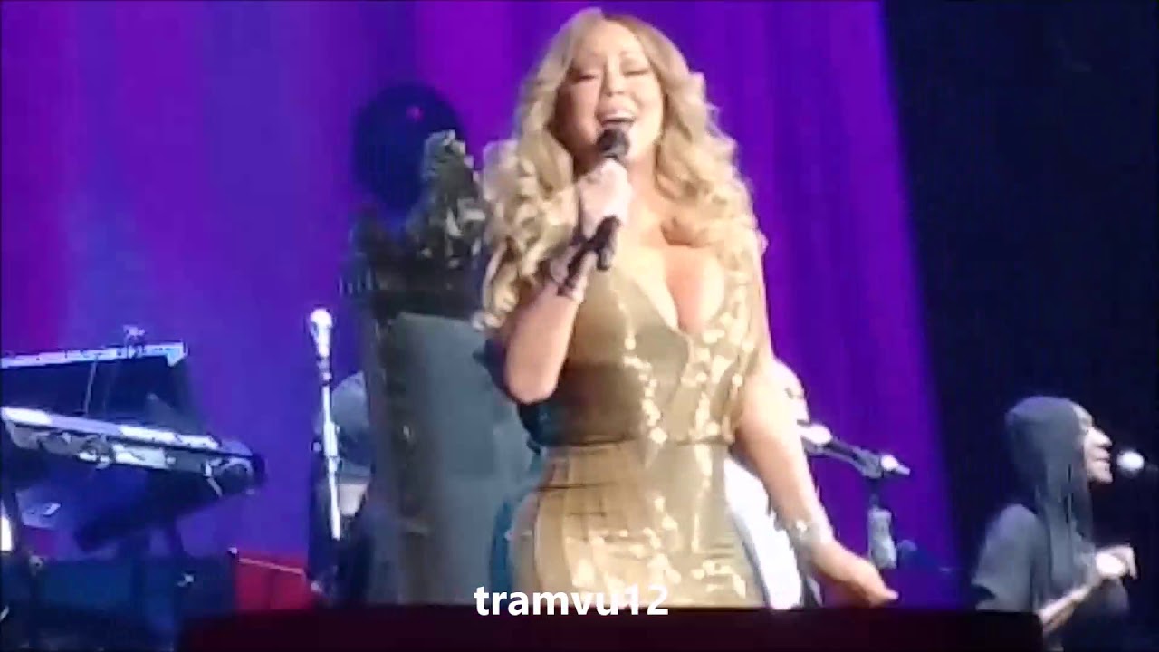 [FAN CAM] Mariah Carey at the Air Canada Centre 170824 Toronto
